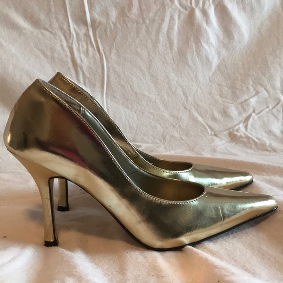 Gold heels - Picture 2 of 8